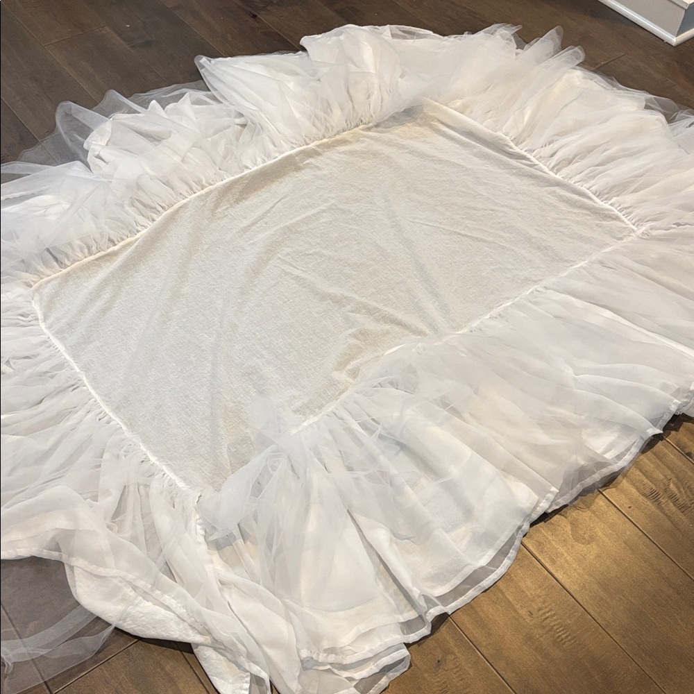 Pottery barn, bedding skirt - Picture 15 of 16